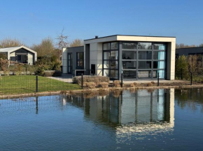 Marina Strandbad Chalet IJssel Oase mit Zaun Haus Nr 77